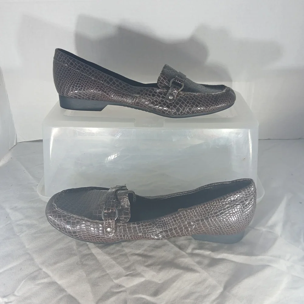 St Johns Bay Ava Brown‎ Croc Embossed Loafers Silver Hardware Womens 7.5M